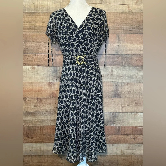 Adrianna Papell Dresses & Skirts - Adrianna Papell Silk A-Line Dress size 8